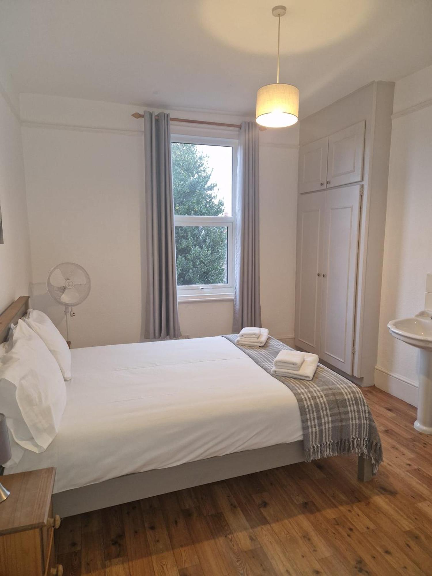 Hereford - Falcon House - Spacious 5 Bedroom House With Games Room - Sleeps 14 Guests - Great Property For Family & Friends Gathering Together - Hosted By Rentmyhouse Ngoại thất bức ảnh
