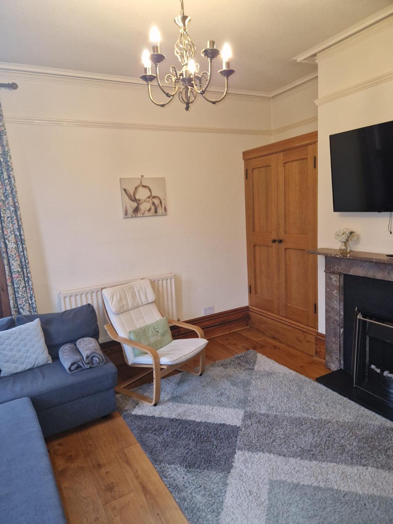Hereford - Falcon House - Spacious 5 Bedroom House With Games Room - Sleeps 14 Guests - Great Property For Family & Friends Gathering Together - Hosted By Rentmyhouse Ngoại thất bức ảnh