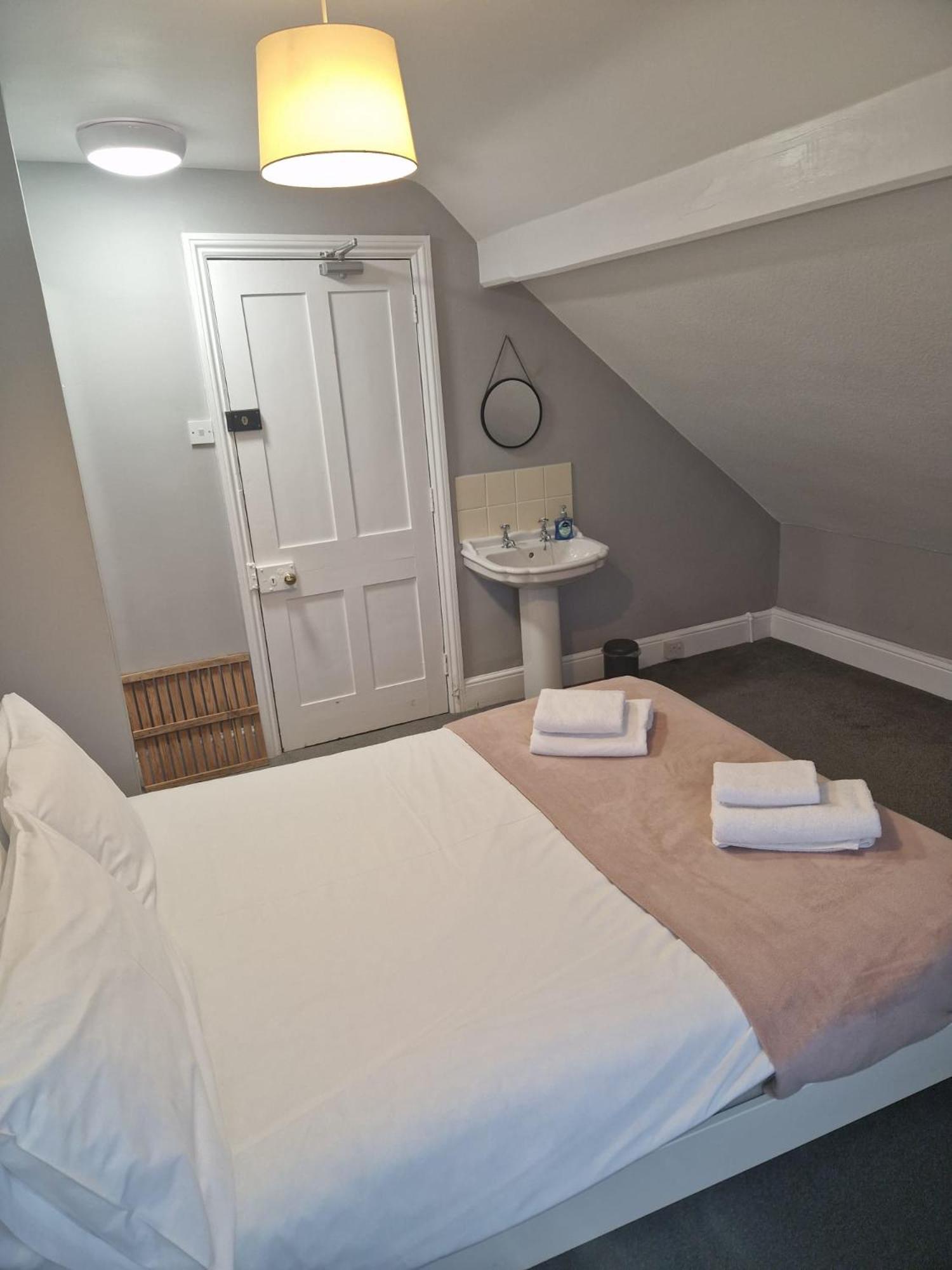Hereford - Falcon House - Spacious 5 Bedroom House With Games Room - Sleeps 14 Guests - Great Property For Family & Friends Gathering Together - Hosted By Rentmyhouse Ngoại thất bức ảnh